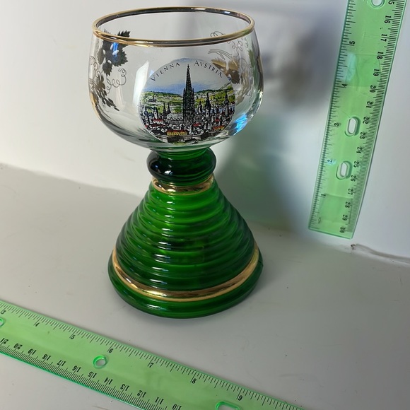 Souvenir music box. Green glass. Shaped as a wine glass. - Picture 4 of 5